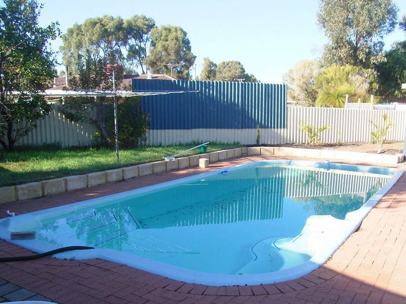 13 Rotohine Place, Cooloongup WA 6168