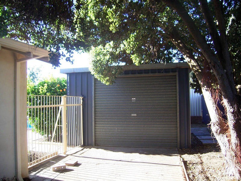 13 Rotohine Place, Cooloongup WA 6168