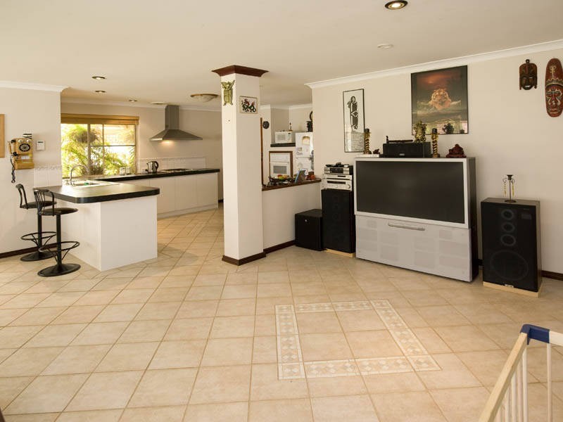 76 The Avenue, Warnbro WA 6169