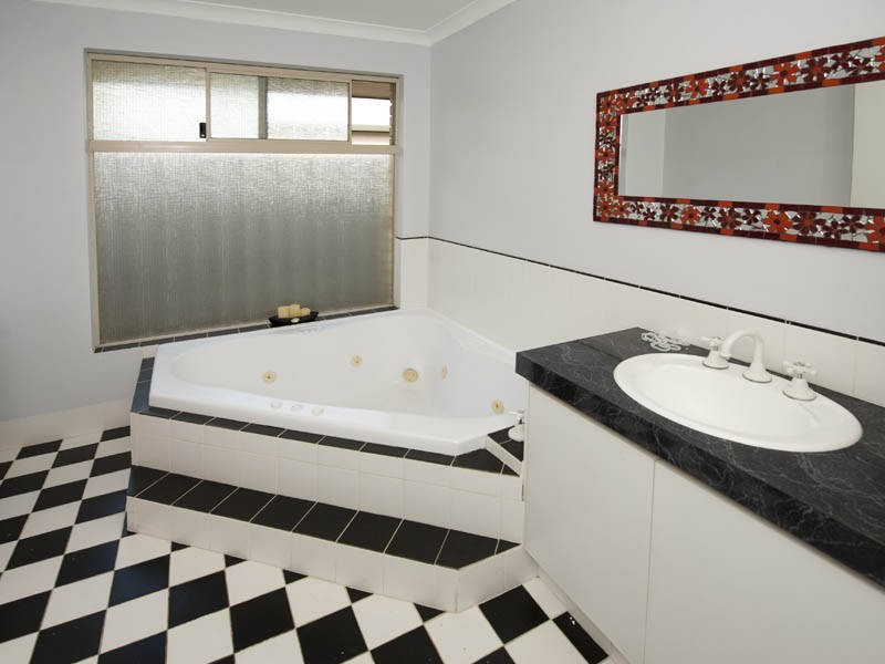 76 The Avenue, Warnbro WA 6169