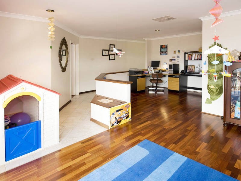 76 The Avenue, Warnbro WA 6169