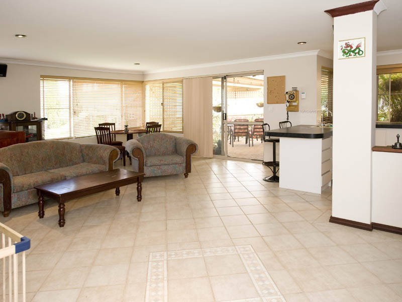 76 The Avenue, Warnbro WA 6169