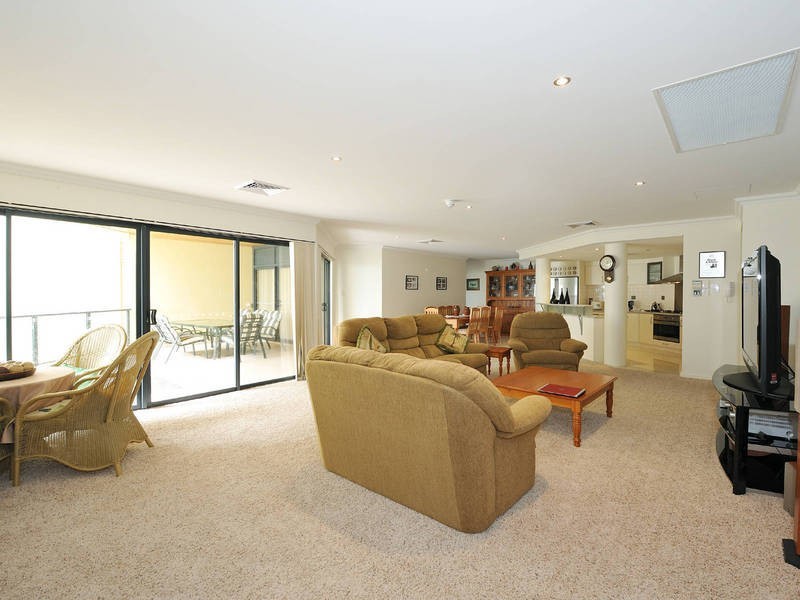 16/59 Rockingham Beach Road, Rockingham WA 6168