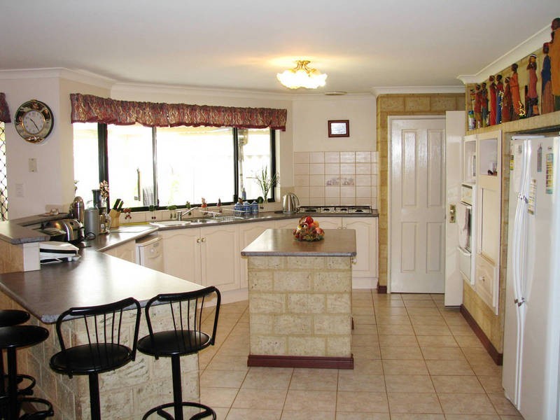 70 Chelmsford Avenue, Port Kennedy WA 6172