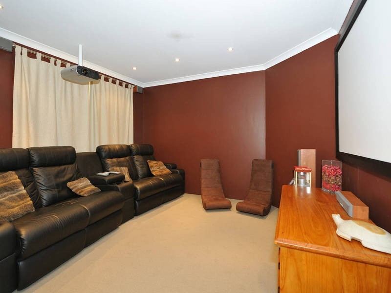 66 St Andrews Loop, Cooloongup WA 6168