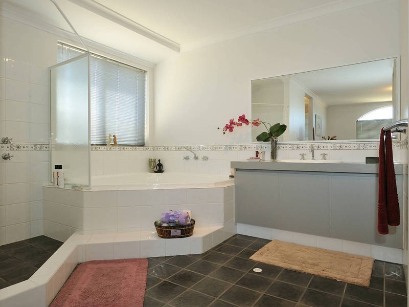 18 Apache Boulevard, Rockingham WA 6168