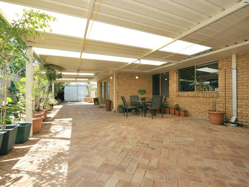 11 Torcross Street, Warnbro WA 6169
