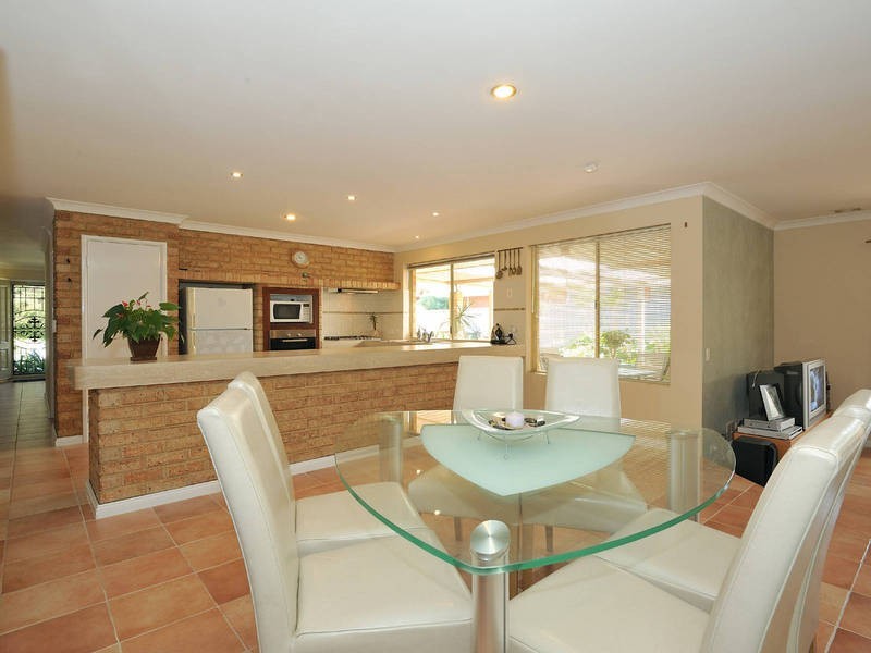 11 Torcross Street, Warnbro WA 6169