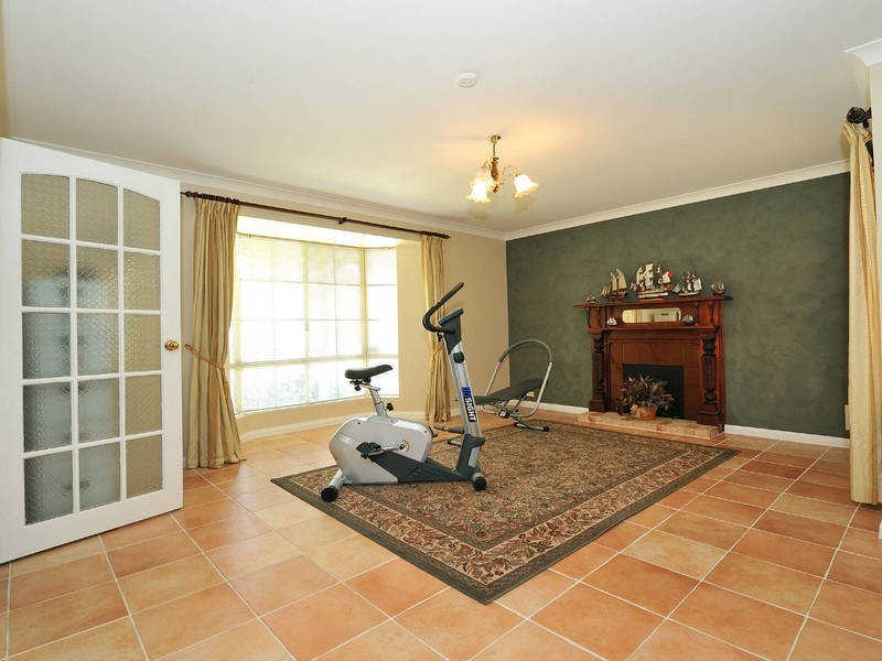 11 Torcross Street, Warnbro WA 6169