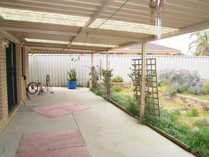 2 Pallarup Grove, Waikiki WA 6169