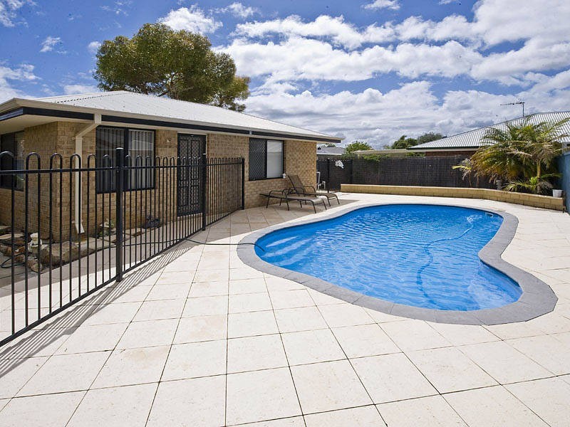 1 Lightfoot Place, Cooloongup WA 6168