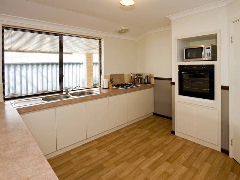 1 Lightfoot Place, Cooloongup WA 6168