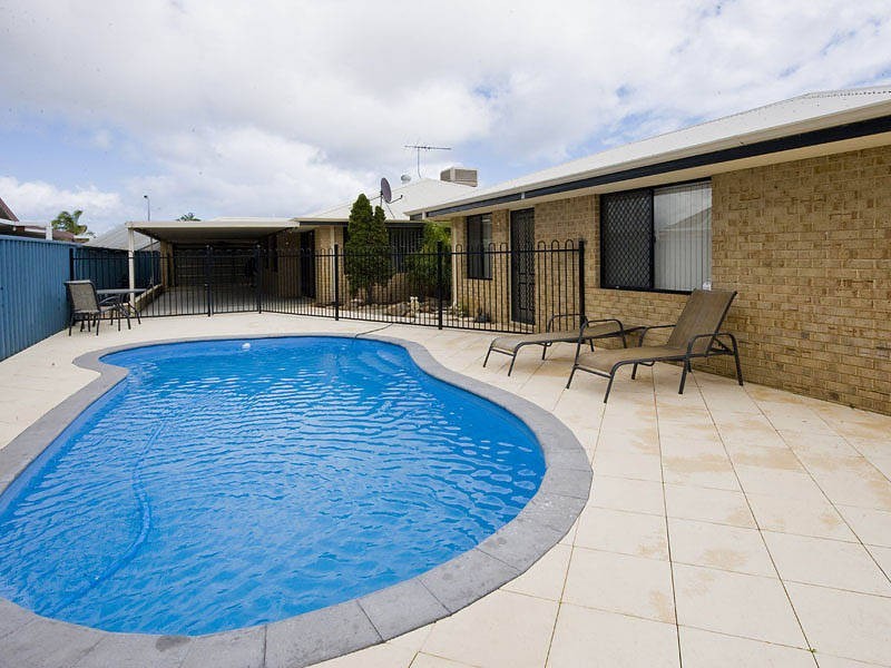 1 Lightfoot Place, Cooloongup WA 6168