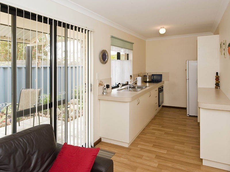 1 Lightfoot Place, Cooloongup WA 6168