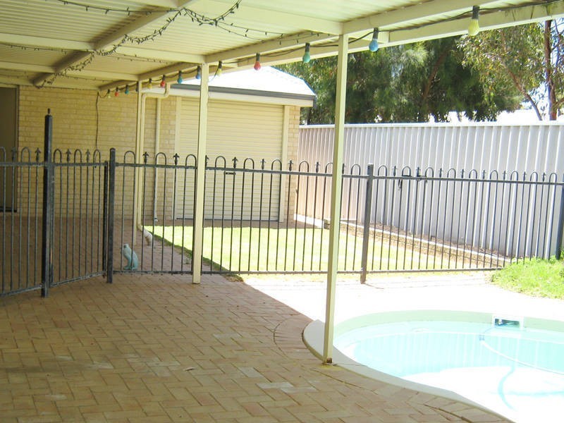 8 Cable Retreat, Waikiki WA 6169