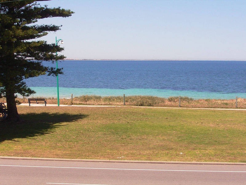 386 Safety Bay Road, Safety Bay WA 6169