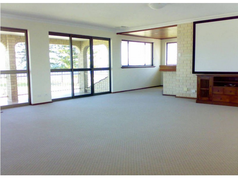 386 Safety Bay Road, Safety Bay WA 6169