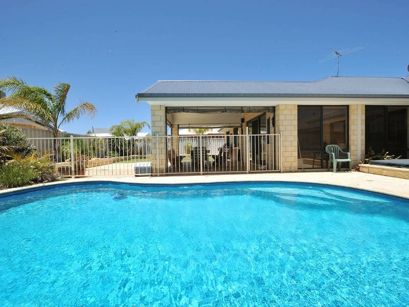 8 Alkimos Street, Rockingham WA 6168