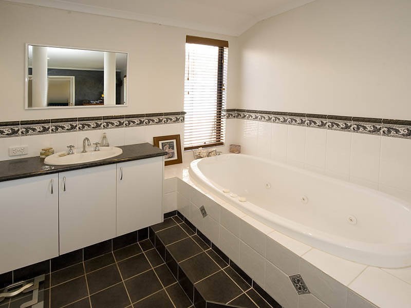 8 Alkimos Street, Rockingham WA 6168