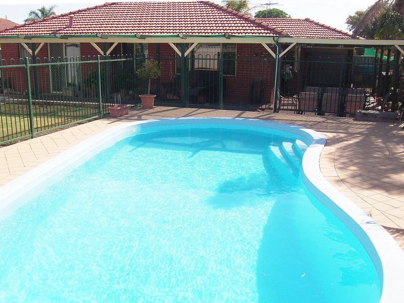 35 The Avenue, Warnbro WA 6169