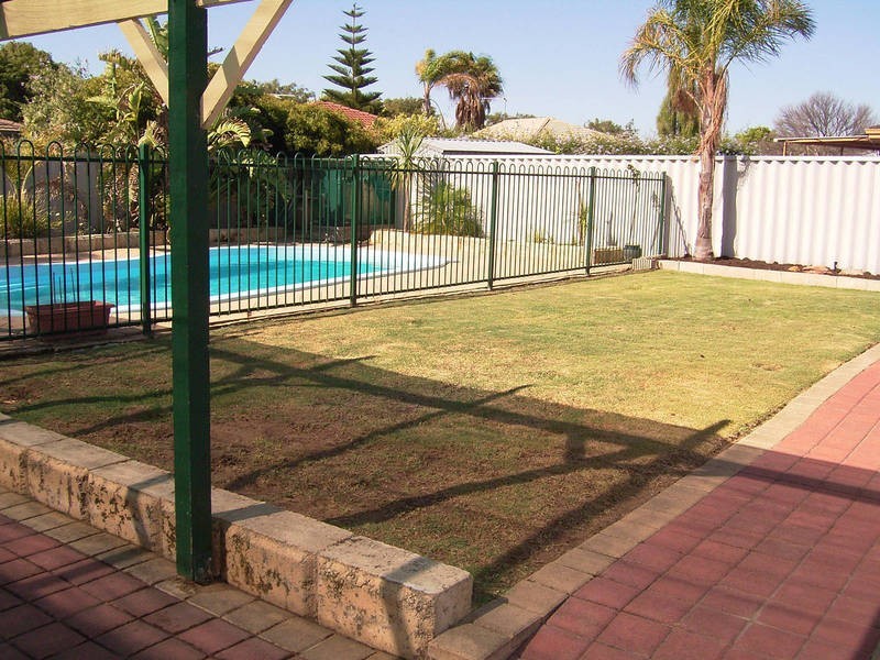 35 The Avenue, Warnbro WA 6169