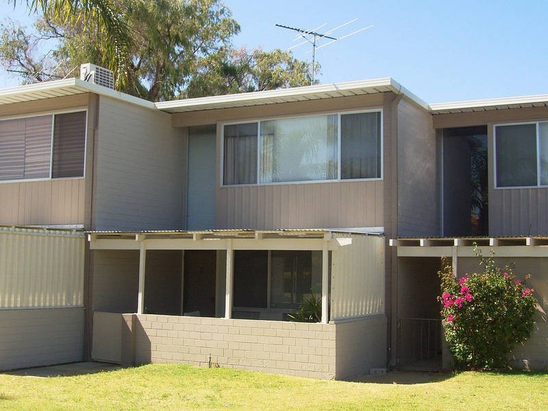 2/27 Harrison Street, Rockingham WA 6168