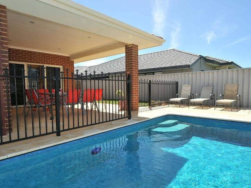 4 Cobblestones Circuit, Secret Harbour WA 6173