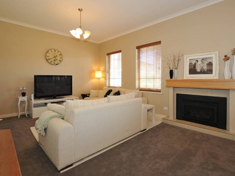 4 Cobblestones Circuit, Secret Harbour WA 6173