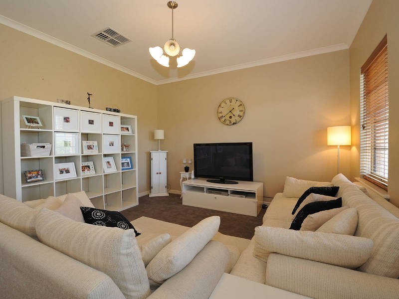 4 Cobblestones Circuit, Secret Harbour WA 6173