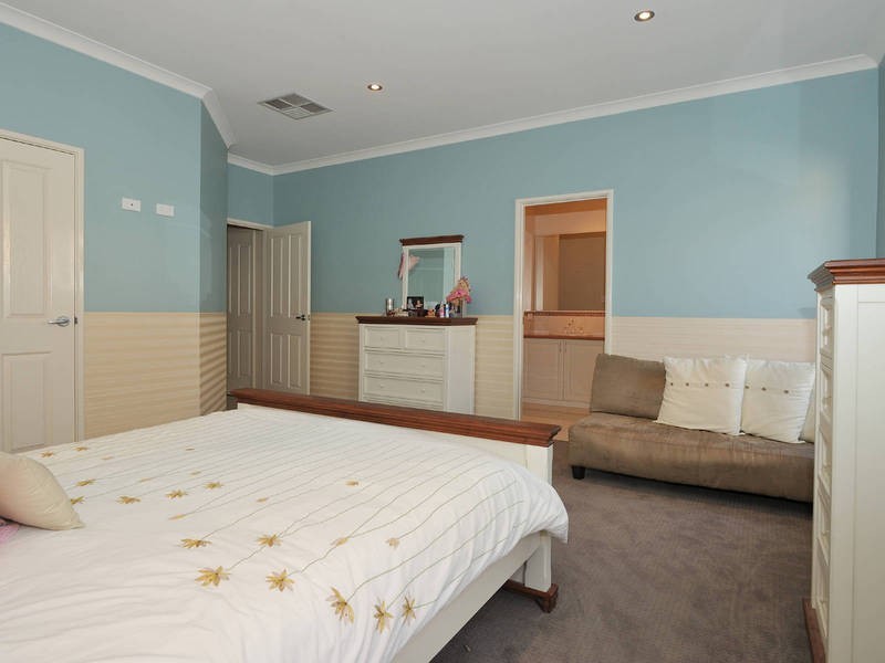 4 Cobblestones Circuit, Secret Harbour WA 6173