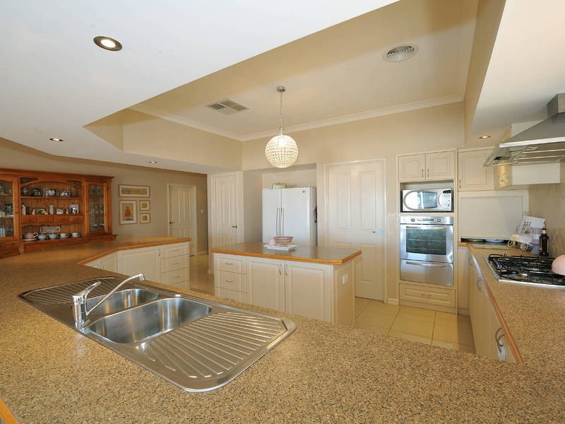 4 Cobblestones Circuit, Secret Harbour WA 6173