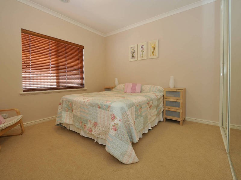 4 Cobblestones Circuit, Secret Harbour WA 6173