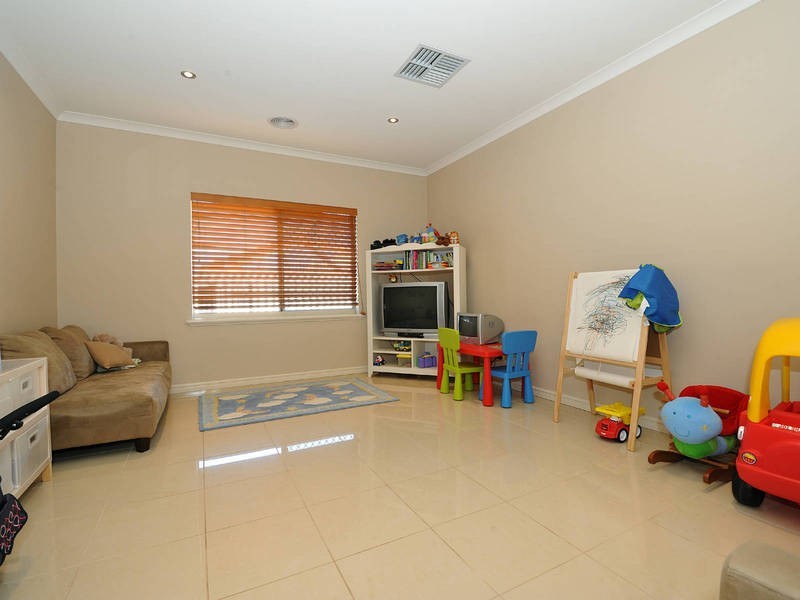 4 Cobblestones Circuit, Secret Harbour WA 6173