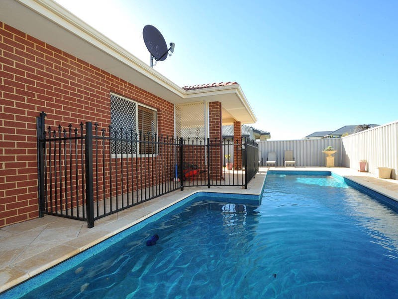 4 Cobblestones Circuit, Secret Harbour WA 6173