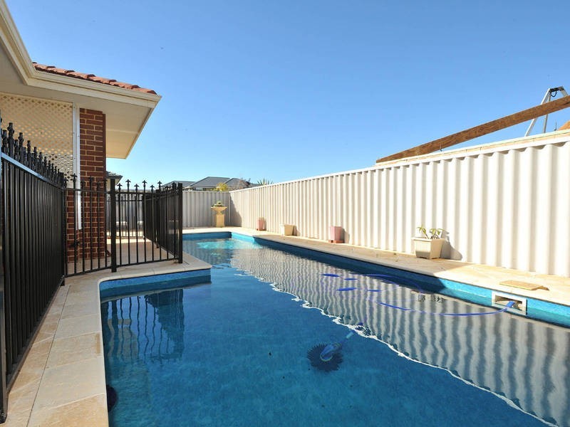 4 Cobblestones Circuit, Secret Harbour WA 6173