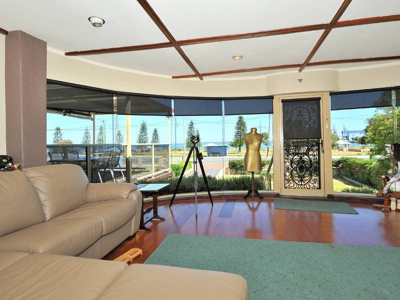 199 Rockingham Beach Road, Rockingham WA 6168