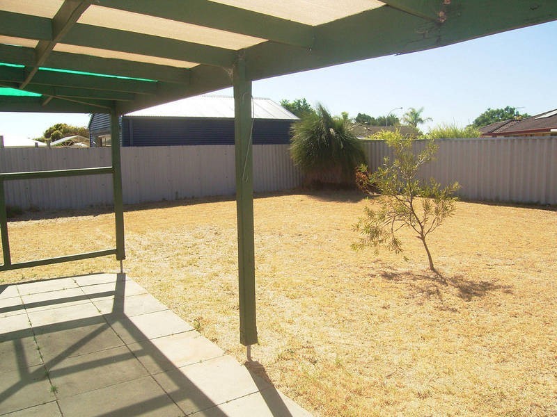 4 Gillen Place, Waikiki WA 6169