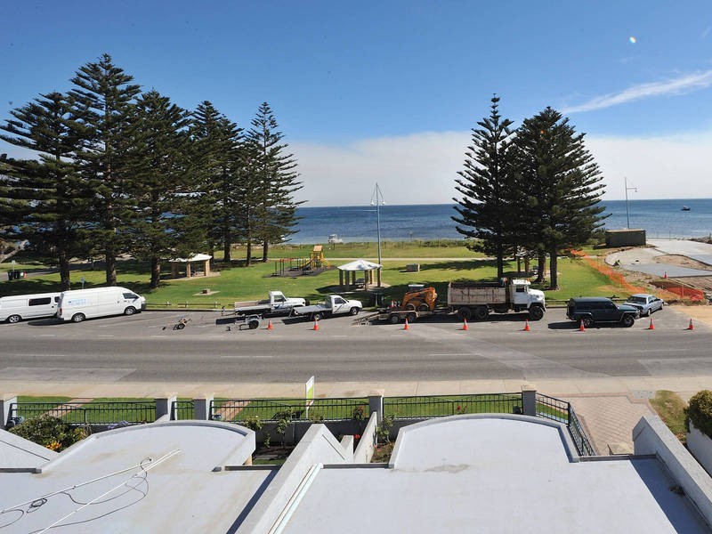 10/47 Esplanade, Rockingham WA 6168