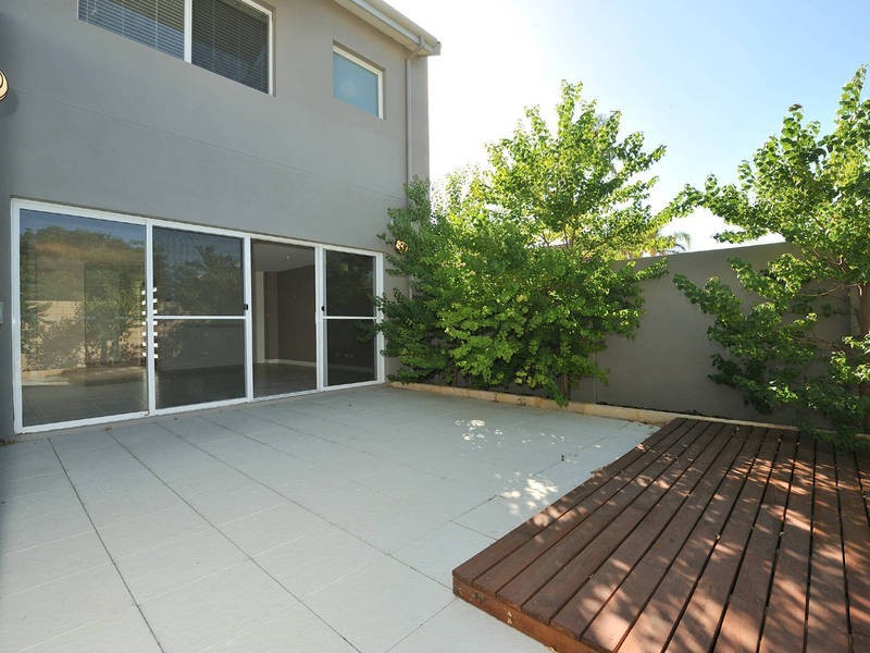 10/2 Lewington Street, Rockingham WA 6168