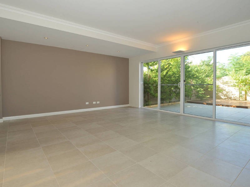 10/2 Lewington Street, Rockingham WA 6168