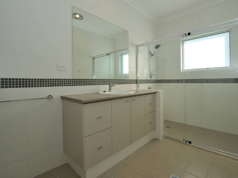 10/2 Lewington Street, Rockingham WA 6168