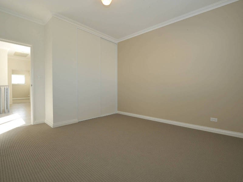 10/2 Lewington Street, Rockingham WA 6168