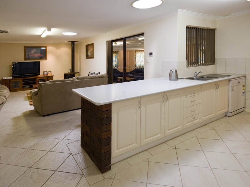 4 Nova Court, Cooloongup WA 6168