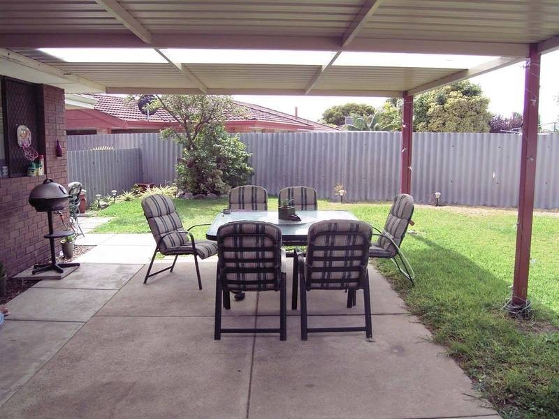 12 Raeside Crescent, Cooloongup WA 6168