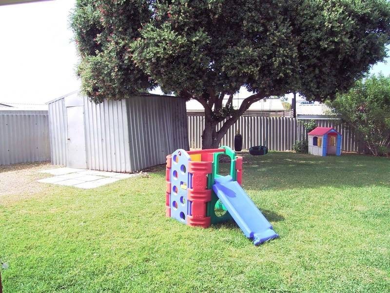 12 Raeside Crescent, Cooloongup WA 6168
