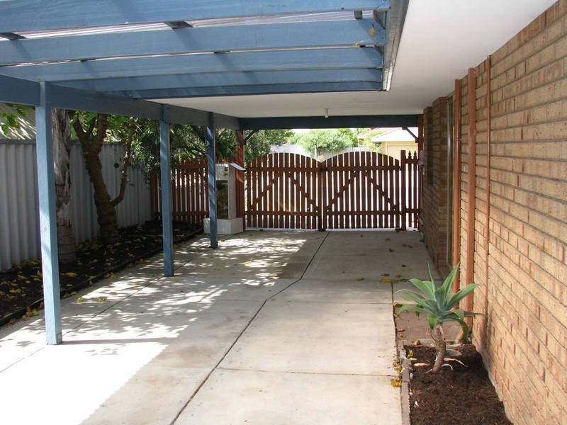 7 Minigwal Loop, Waikiki WA 6169