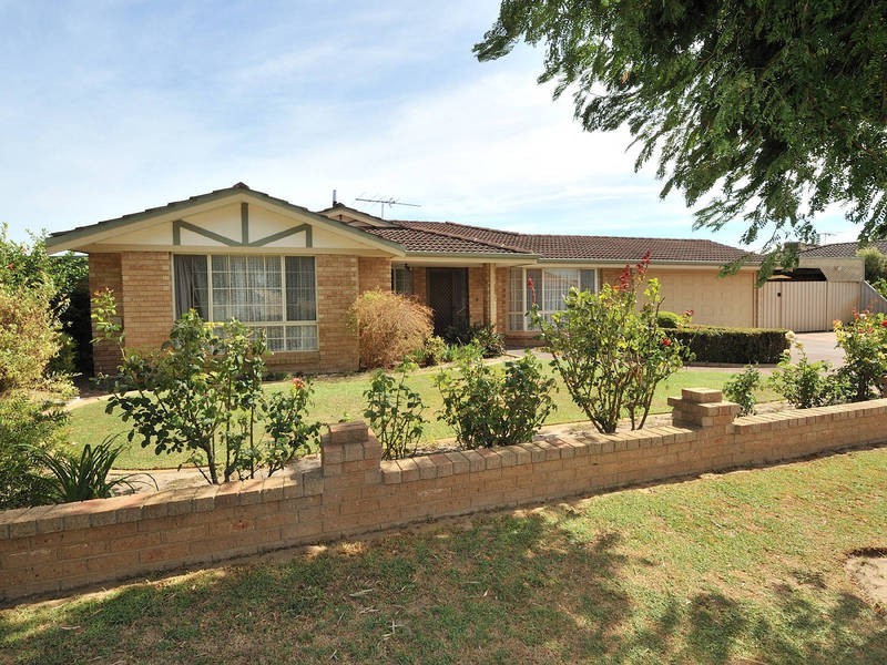 12 Adroit Court, Rockingham WA 6168