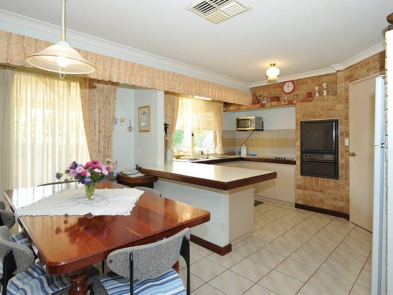 12 Adroit Court, Rockingham WA 6168