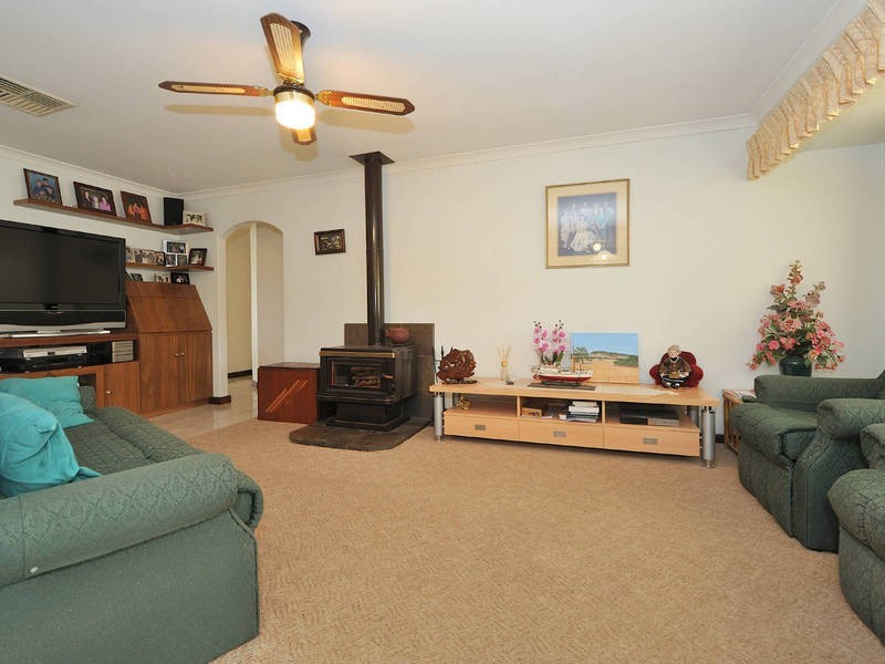 12 Adroit Court, Rockingham WA 6168