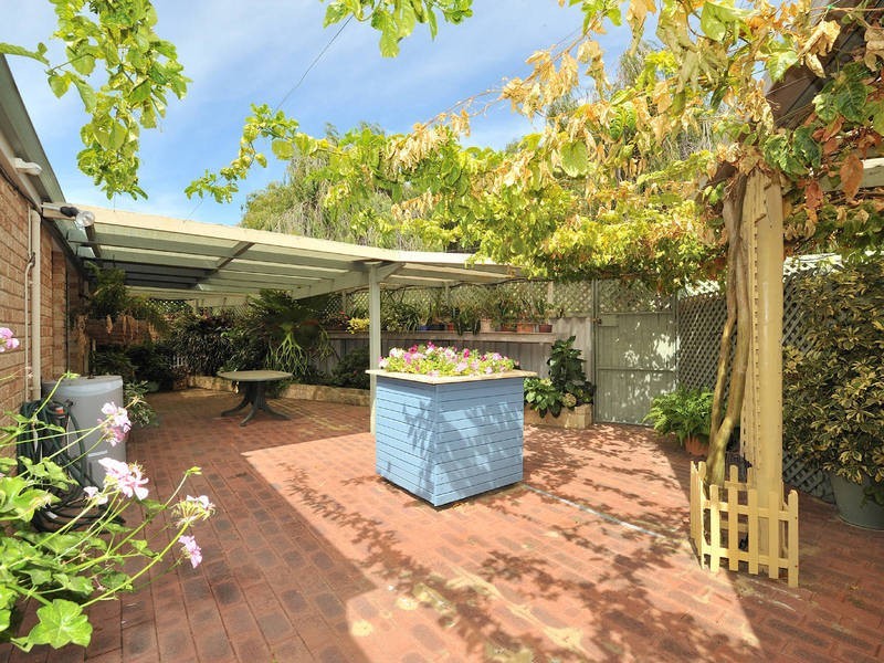 12 Adroit Court, Rockingham WA 6168